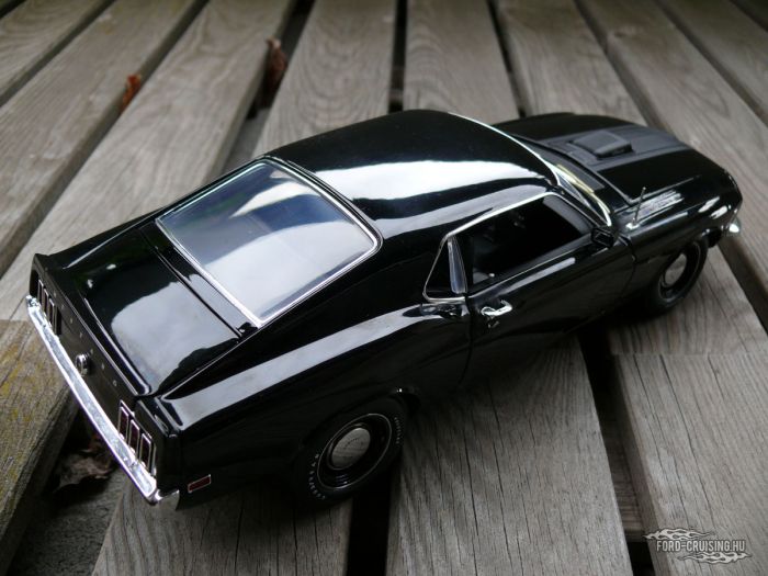 Ford Mustang CJ428 "R" Code, 1970

Gyártó: Highway 61, 1:18
