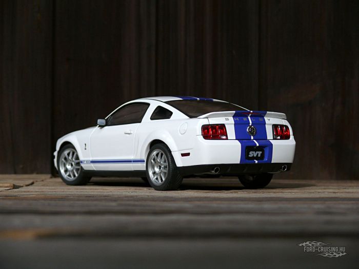 Ford Shelby Cobra GT500 Concept, 2005

Gyártó: AUTOart, 1:18, 3000 db-os limitált széria
